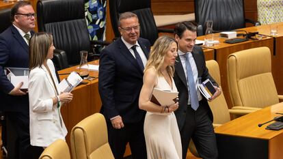 La presidenta del PP, María Guardiola, duarte el pleno de la Asamblea de Extremadura, el martes en Mérida (Badajoz).