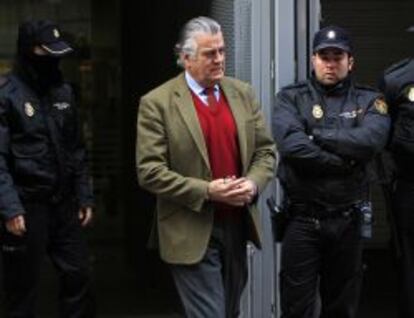 El extesorero del PP Luís Bárcena acude a la Audiencia Nacional a firmar.