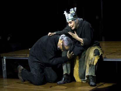 N&uacute;ria Espert junto a Jordi Bosch, durante la representaci&oacute;n de &#039;El rei Lear&#039;. 