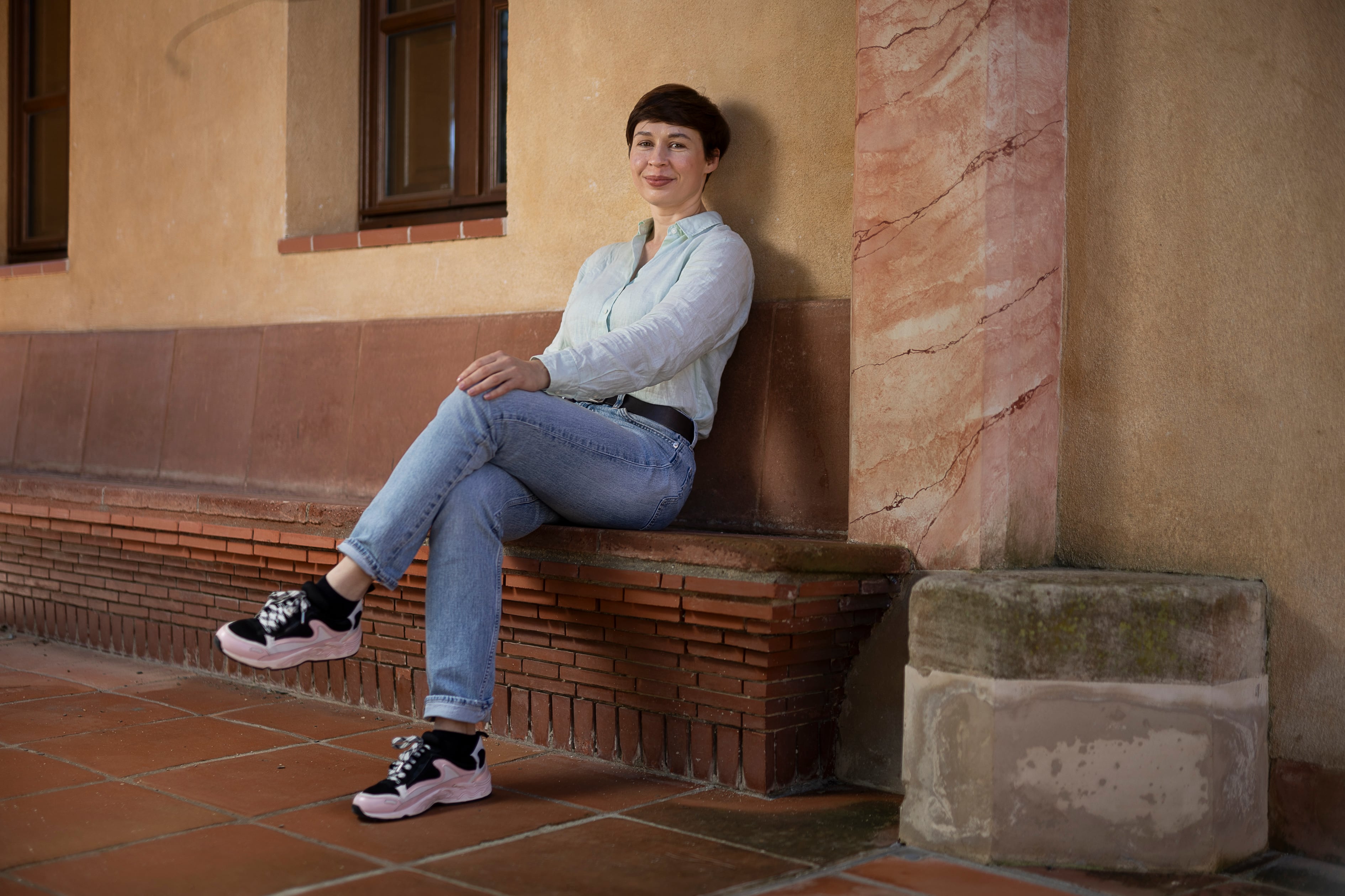 Sofía Andrújovich, en el exterior de la residencia Vil·la Joana.