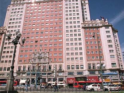 Vista frontal del Edificio España en la Gran Vía de Madrid.