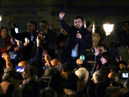 El candidato a la presidencia del Gobierno por Izquierda Unida, Alberto Garzon, en un mitin en Madrid. 