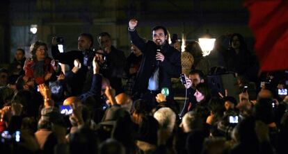 El candidato a la presidencia del Gobierno por Izquierda Unida, Alberto Garzon, en un mitin en Madrid.