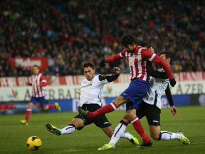 Diego Costa marca el primer tanto del Atl&eacute;tico. 