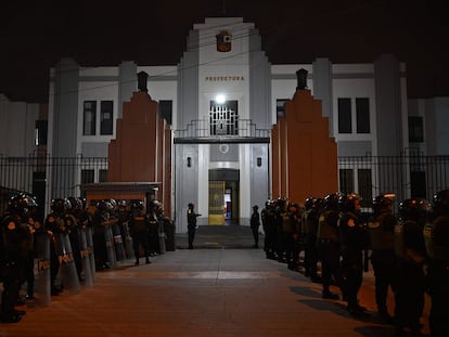 Peruvian police officers standing guard outside the Lima Prefecture, where Pedro Castillo spent Wednesday night in custody.