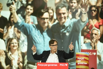 El líder del PSC y candidato del partido a la Presidencia de la Generalitat, Salvador Illa, interviene durante un acto del PSC, este sábado en Barcelona.
