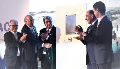 Ignacio Sánchez Galán, segundo por la derecha, en la inauguración de la central del Baixo Iguaçu.