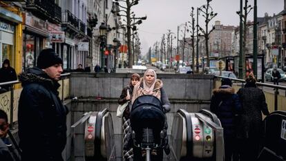 Saída de metrô no bairro de Molenbeek, em Bruxelas.