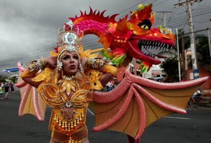 Un participante en el desfile anual del Orgullo Gay en Managua, Nicaragua.