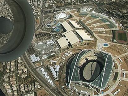 Vista aérea del estadio y del complejo olímpico, que también incluye las canchas de tenis, piscinas, velódromo y el pabellón cubierto.
