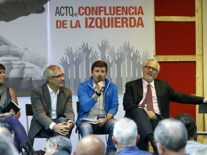 El exjuez Baltasar Garzón y el excoordinador de IU Gaspar Llamazares en el acto por una candidatura conjunta de izquierdas.