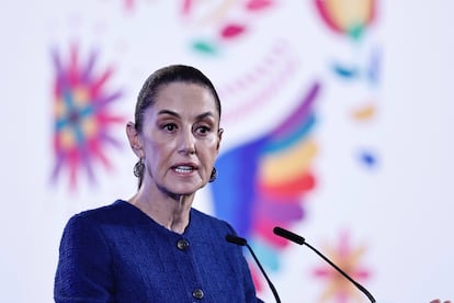 Claudia Sheinbaum habla este jueves durante la rueda de prensa matutina en Palacio Nacional, Ciudad de México.