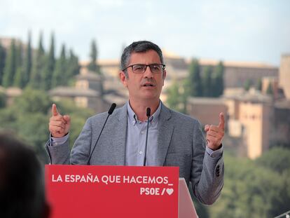 El ministro de la Presidencia, Félix Bolaños, durante su intervención en el homenaje a Federico García Lorca en Granada este miércoles.