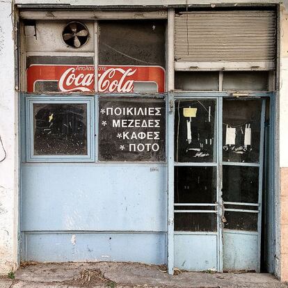 Taberna en la calle Tzaferi, en Atenas (Grecia).