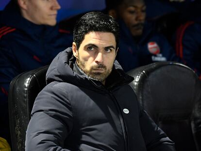 Mikel Arteta, en el banquillo durante un partido del Arsenal.