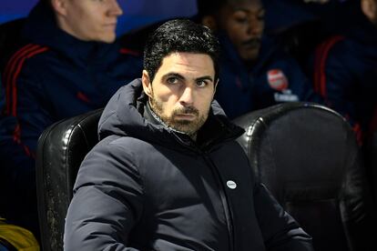 Mikel Arteta, en el banquillo durante un partido del Arsenal.