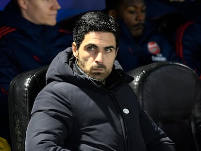 Mikel Arteta, en el banquillo durante un partido del Arsenal.