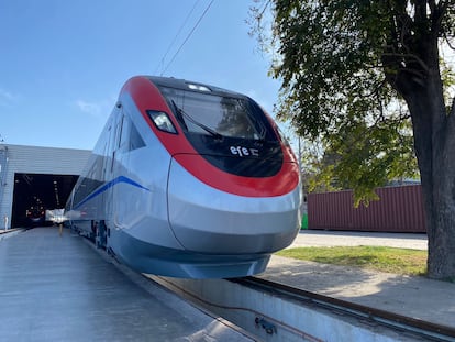 Uno de los nuevos trenes de alta velocidad de Chile, en Santiago.