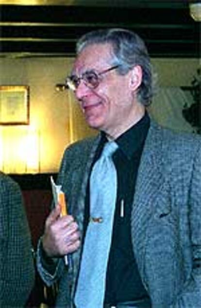 El poeta valenciano Guillermo Carnero.
