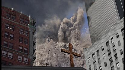 Impacto del segundo avión contra las Torres Gemelas, el 11-S. “Creí que tenía todo el tiempo del mundo para hacer la foto. En el último instante me di cuenta de que estaba a punto de ser barrido”, confesó a la revista Time. 