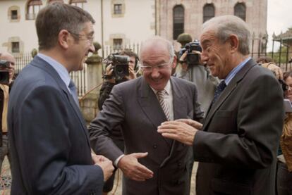 López, Ardanza y Garaikoetxea, ayer en Gernika.