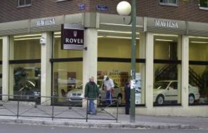 Vista de un concesionario de automóviles Rover en Madrid. EFE/Archivo