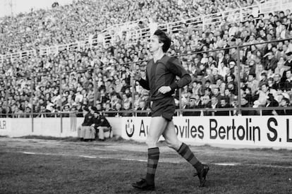 Cruyff, con la equipación del Levante.