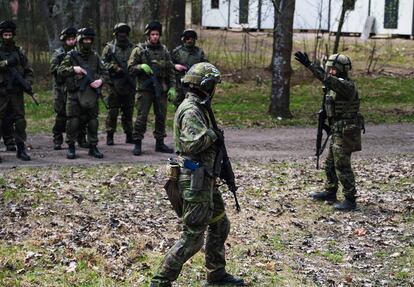 Entrenamiento en la base militar de Santahamina, en Helsinki, este sábado.