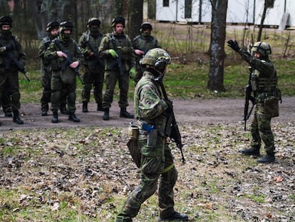 Entrenamiento en la base militar de Santahamina, en Helsinki, este sábado.