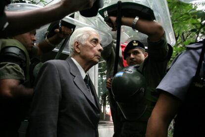 El ex militar argentino Luciano Benjamín Menéndez, juzgado en Tucumán en febrero.