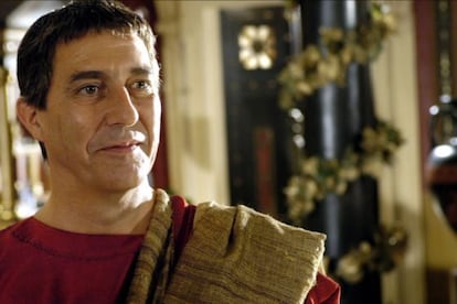 Ciarán Hinds, en su papel de Julio César en la serie 'Roma'.