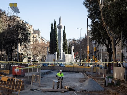 Trabajos en la Diagonal de Barcelona previos a la prolongación del tranvía.