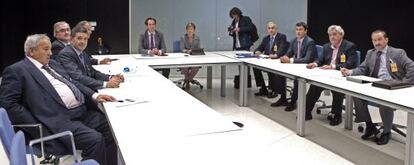 La consejera Arantza Tapia con representantes del sector