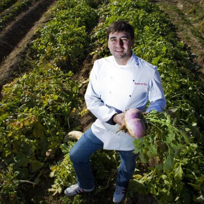 El chef Fernando del Cerro, de Casa José, en su huerta de Aranjuez.