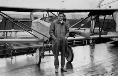 El piloto estadounidense Lawrence Sperry (1892-1923), inventor del piloto automático.