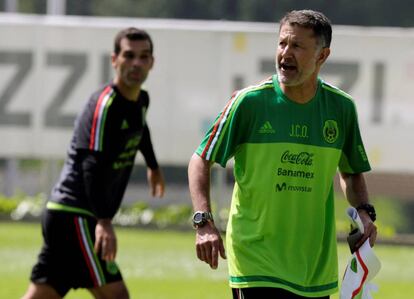 El seleccionador de México, Juan Carlos Osorio, durante un entrenamiento