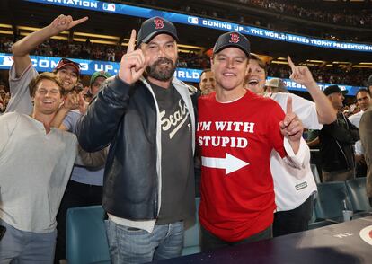 Ben Affleck y Matt Damon, en Los Ángeles en octubre de 2018, durante las series mundiales de béisbol entre Boston Red Sox y Los Angeles Dodgers.