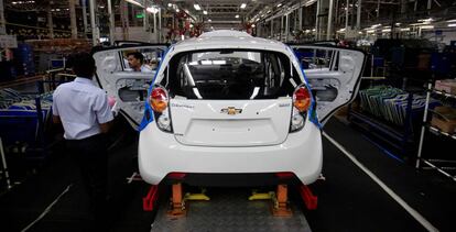 Cadena de ensamblaje del Chevrolet Beat en Talegaon, India