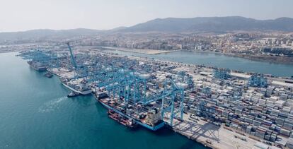 Imagen aérea del puerto de Valencia.