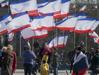 Manifestación prorrusa en Simferópol, la víspera del referéndum.