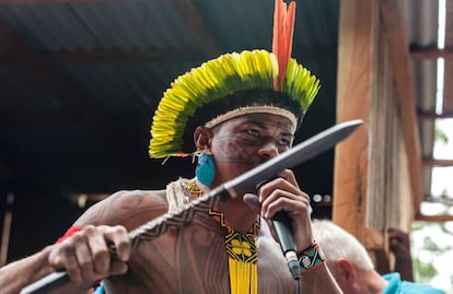 O cacique Gilliard Juruna, da Aldeia Muratu, é uma das principais vozes contra Belo Sun. Na foto, ele fala na audiência pública da Vila da Ressaca, na Volta Grande do Xingu