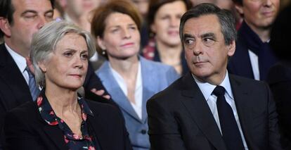Penelope y Francois Fillon, el pasado domingo durante un mitín en París.
