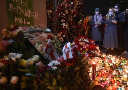 Memorial improvisado por Roman Bondarenko en la llamada Plaza de los cambios de Minsk.