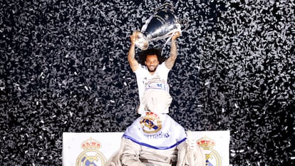 Marcelo levanta la Decimocuarta en la Cibeles.