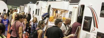 Visitantes en la última edición del salón Caravaning de Barcelona.