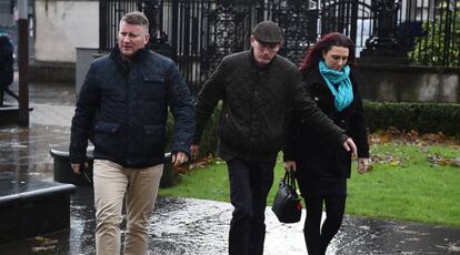 Los líderes de Bratain First, Paul Golding y Jayda Fransen, antes de declarar ante el juez este jueves en Belfast (Irlanda del Norte).