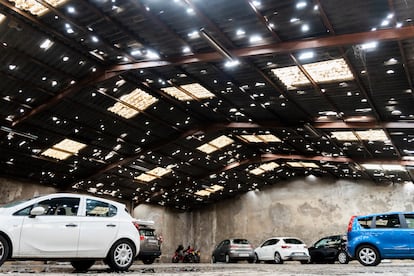 Vista de un parking afectado tras el paso de la tormenta.
