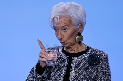 La presidenta del BCE, Christine Lagarde, durante la rueda de prensa tras su reunión de este jueves en Fráncfort. 
