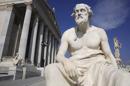 Statue of Greek historian Thucydides.