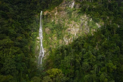 Vista de la cascada de El Bejuco, que tiene una caída de más de 60 metros.